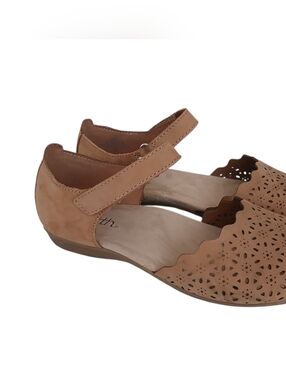 NWOB EARTH Brynn Perforated Leather Mary Jane Sandals Women's 9W Tan Closed Toe